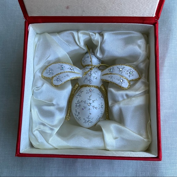 Joan Rivers Other - Joan Rivers 2013 Glistening Snowflake Bee blown glass ornament